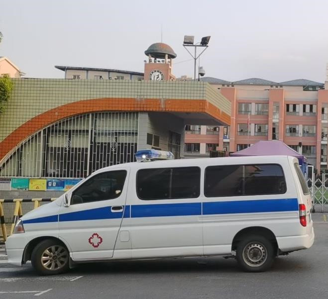 海宁救护车出租护送骨折病人一公里多少钱